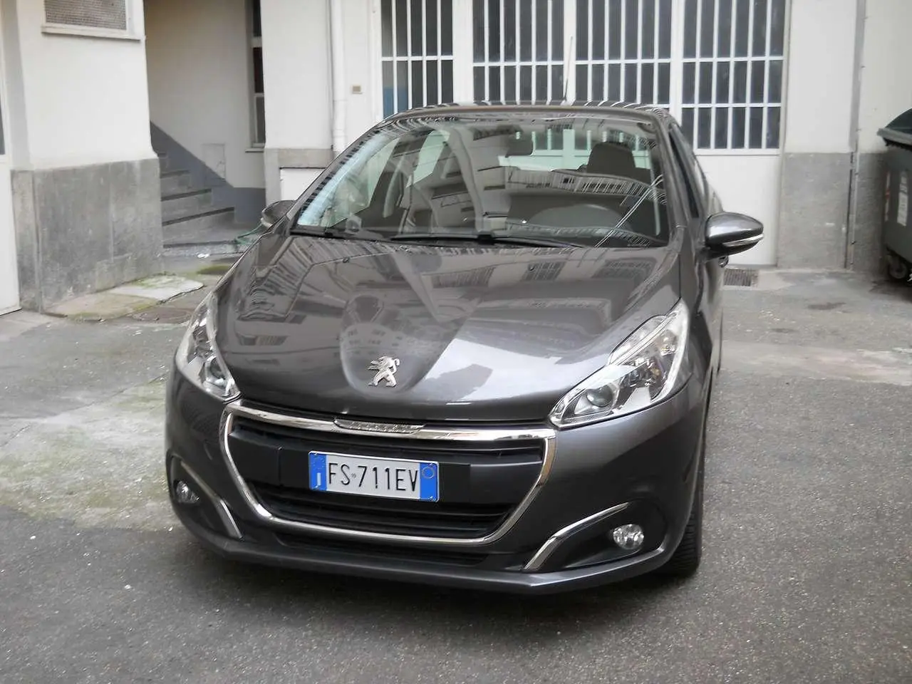 Photo 1 : Peugeot 208 2018 Essence