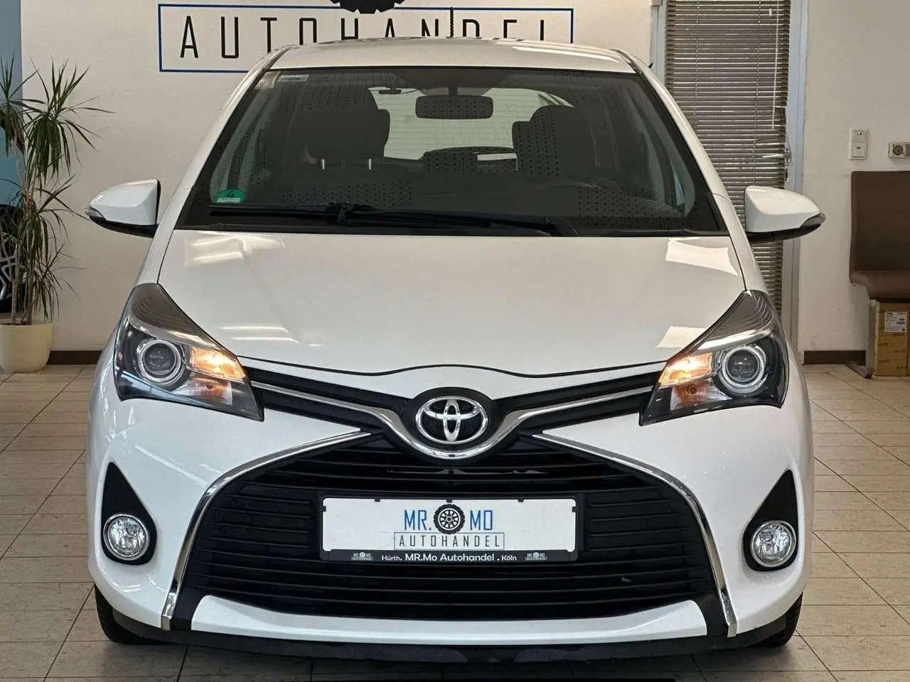 Photo 1 : Toyota Yaris 2015 Petrol