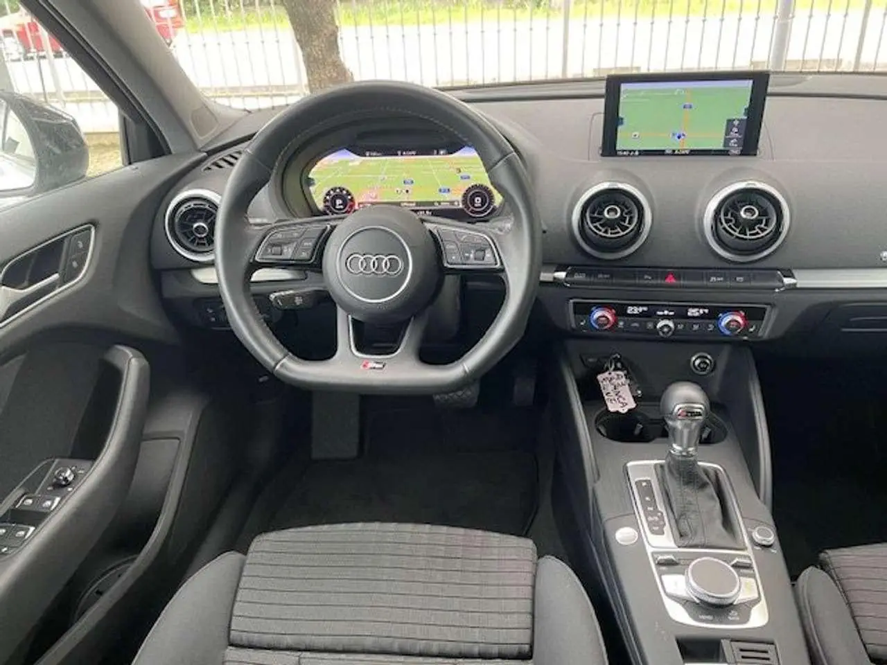 Photo 1 : Audi A3 2019 Petrol