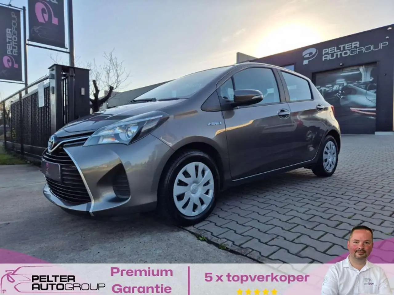 Photo 1 : Toyota Yaris 2016 Hybrid