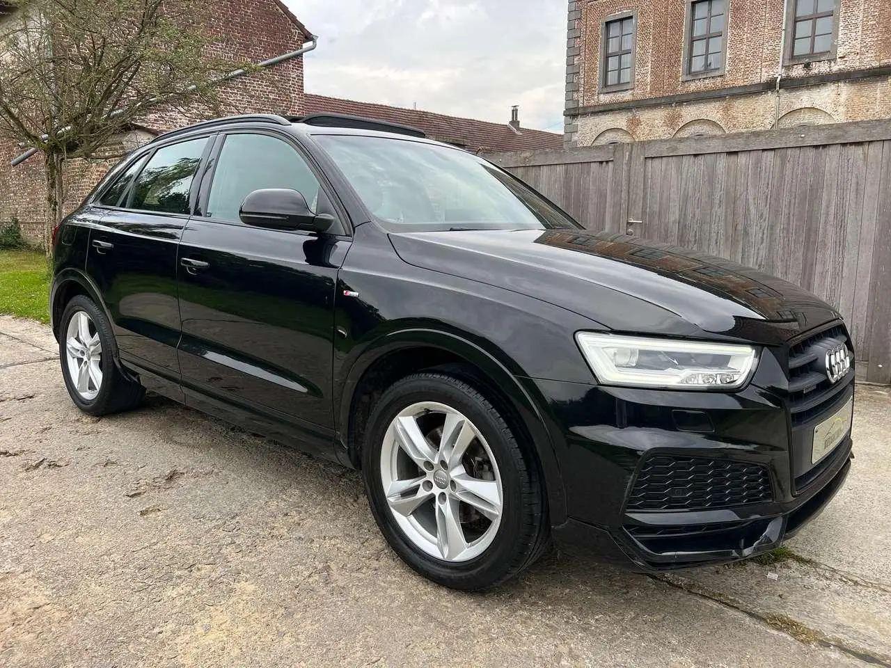 Photo 1 : Audi Q3 2018 Petrol