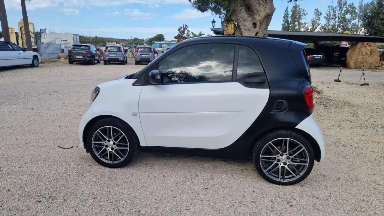 Photo 1 : Smart Fortwo 2016 Petrol