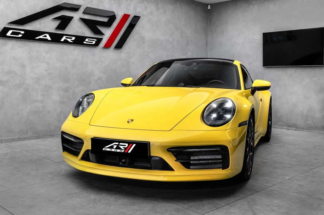 Photo 1 : Porsche 992 2022 Essence