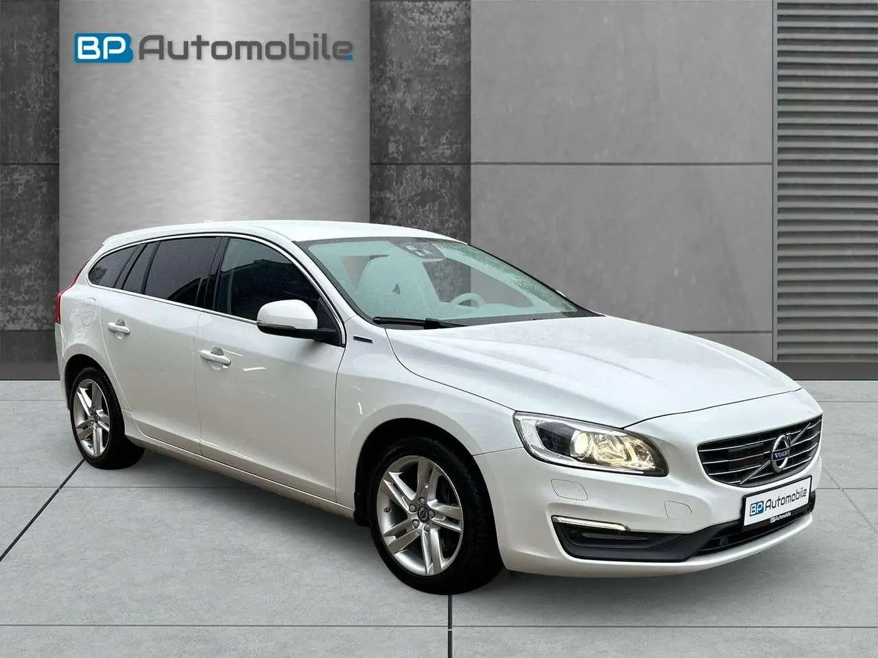 Photo 1 : Volvo V60 2016 Hybrid