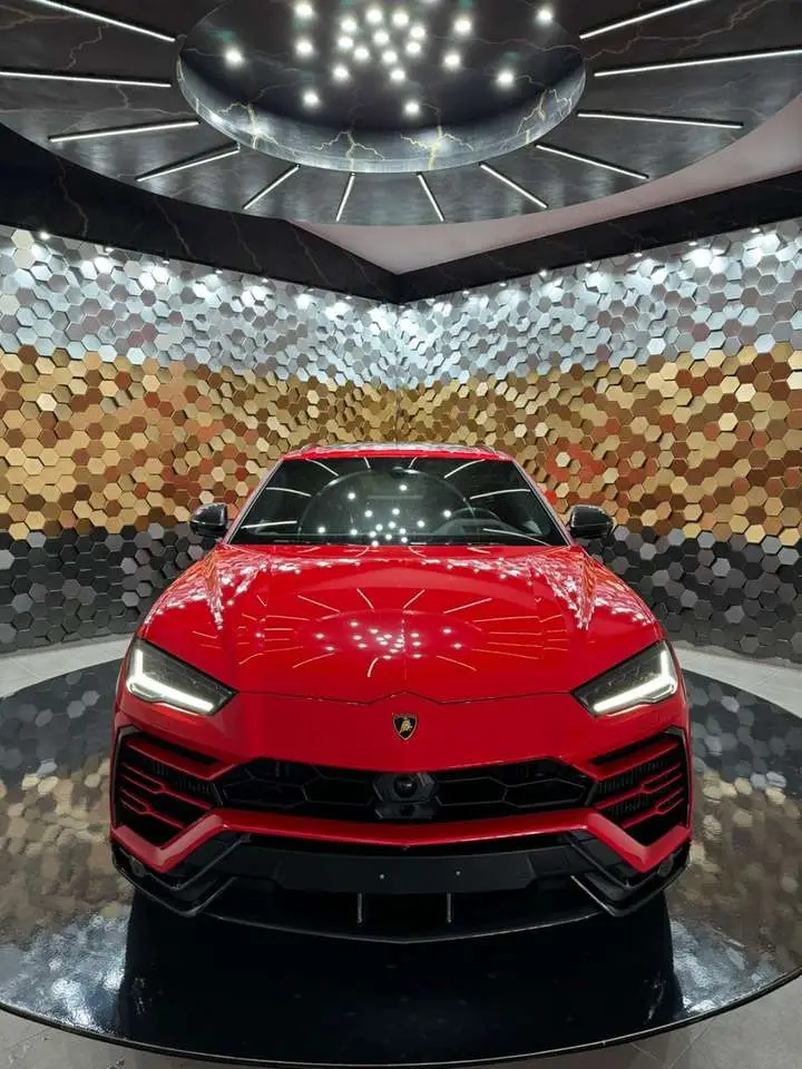 Photo 1 : Lamborghini Urus 2021 Petrol