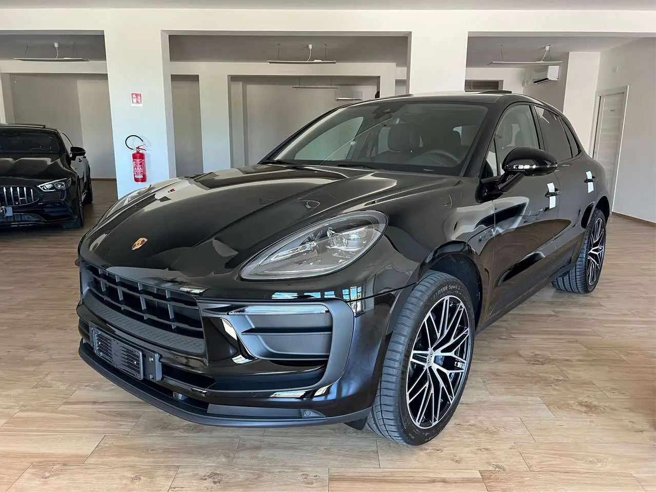 Photo 1 : Porsche Macan 2024 Essence