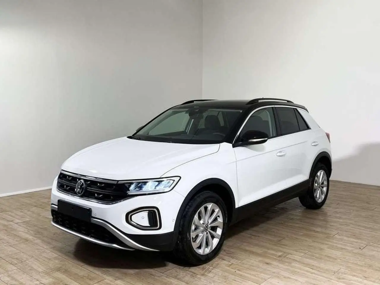 Photo 1 : Volkswagen T-roc 2024 Essence