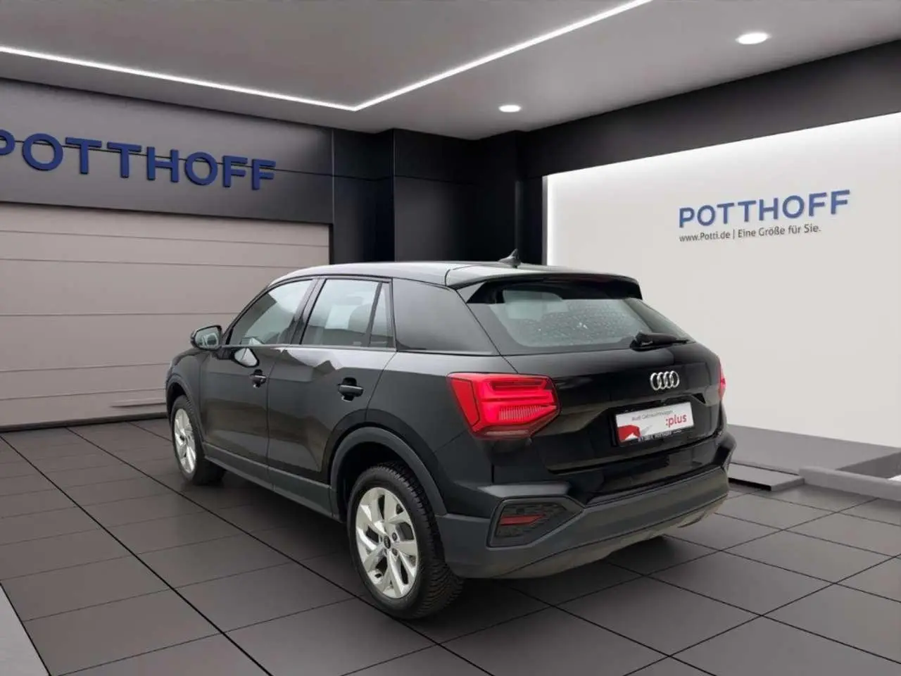 Photo 1 : Audi Q2 2024 Petrol