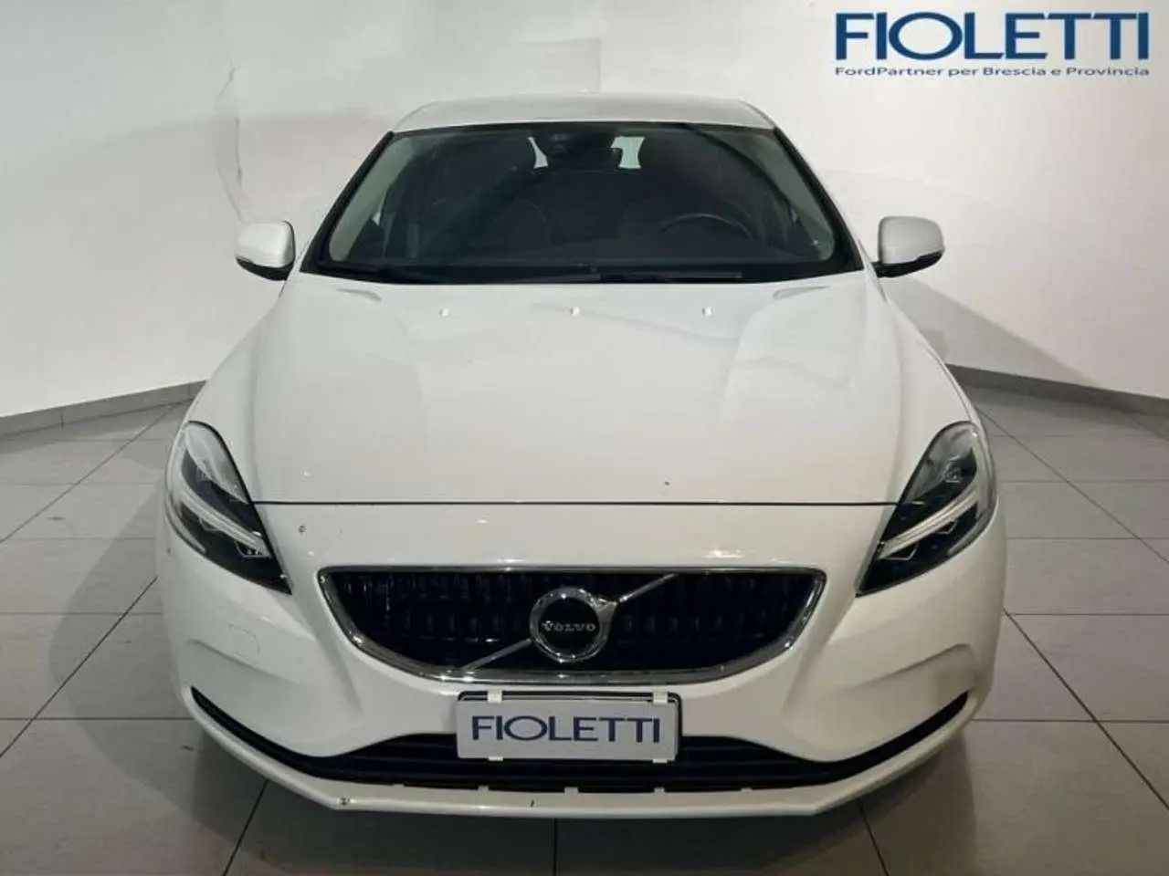 Photo 1 : Volvo V40 2018 Diesel