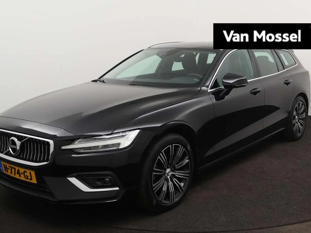 Photo 1 : Volvo V60 2019 Essence