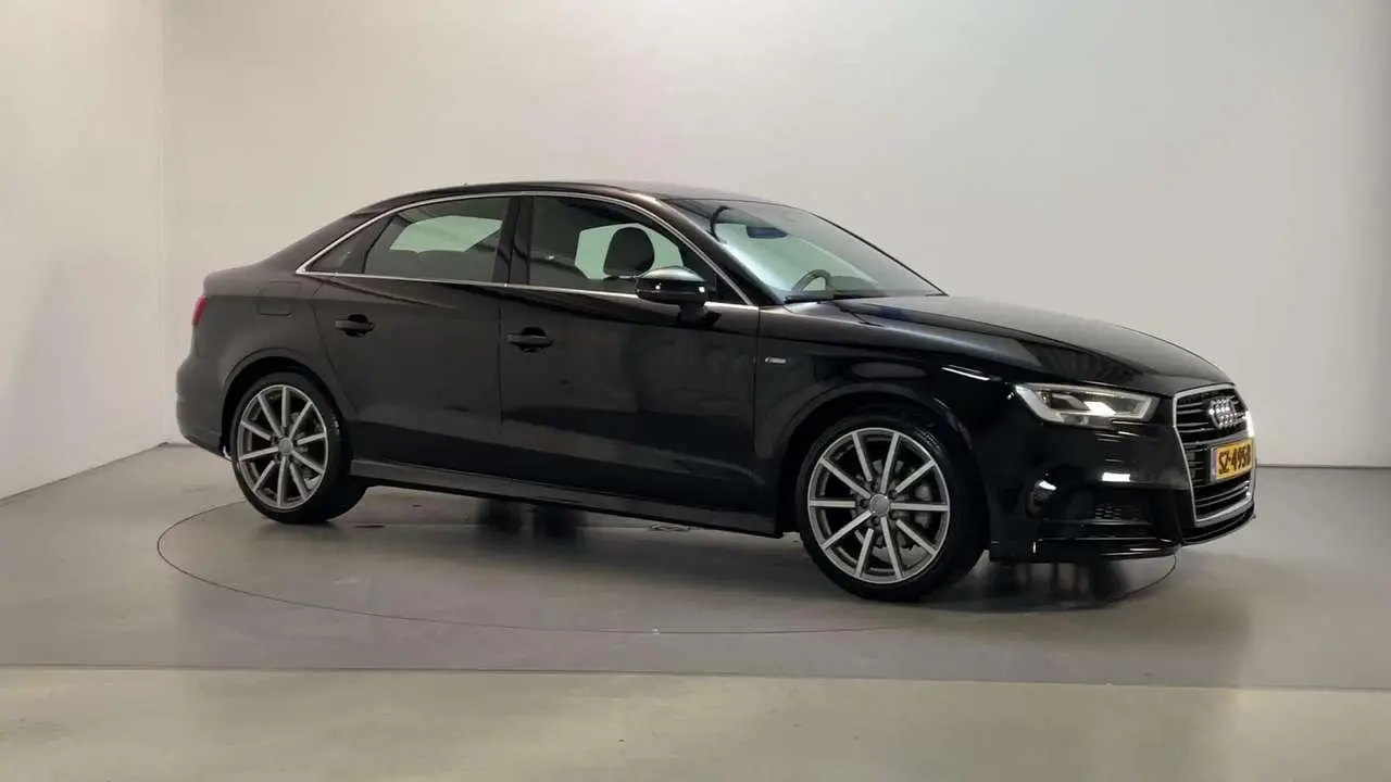 Photo 1 : Audi A3 2018 Essence