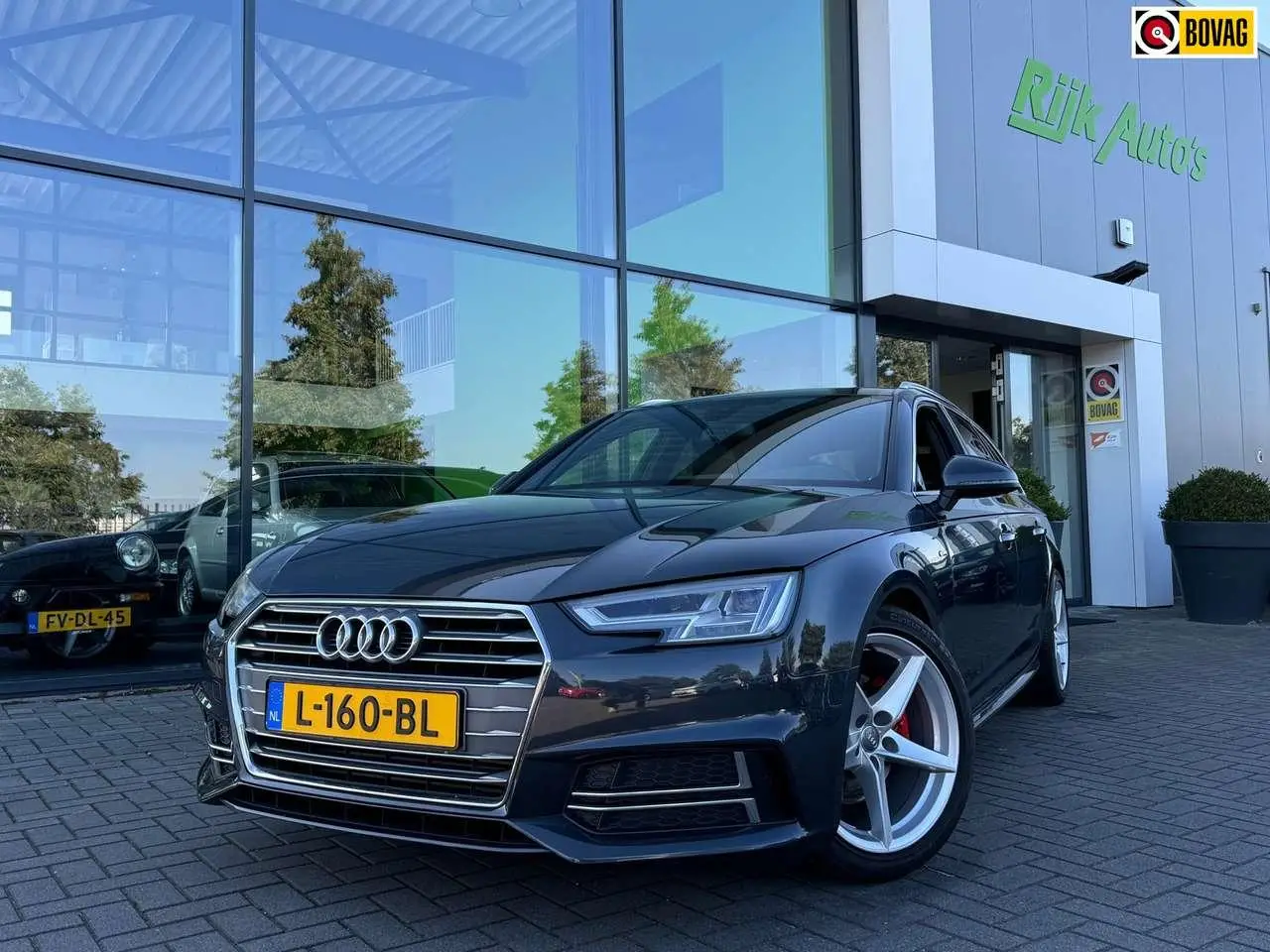 Photo 1 : Audi A4 2016 Petrol