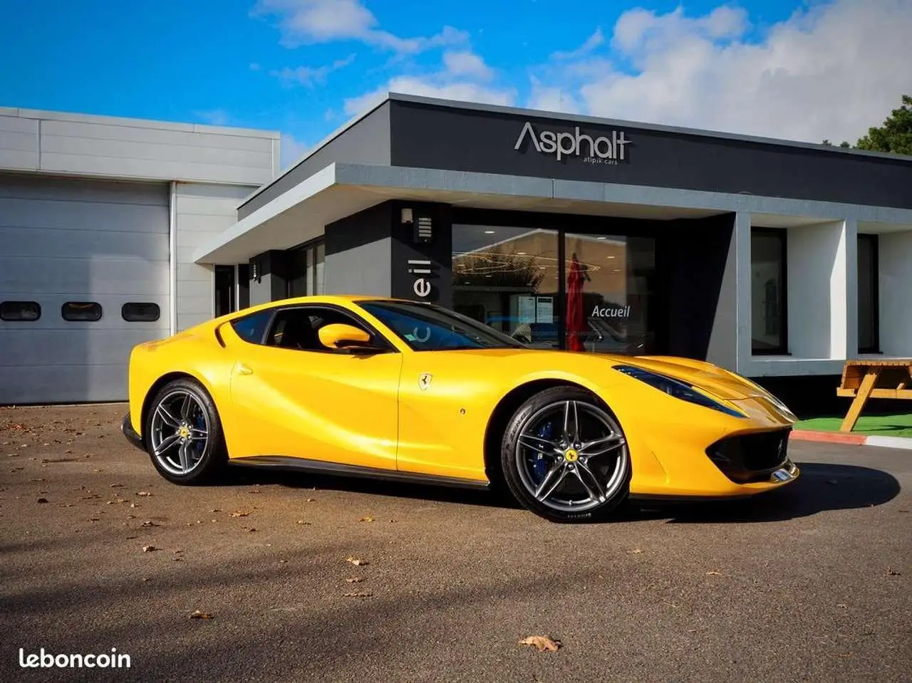 Photo 1 : Ferrari 812 2019 Petrol