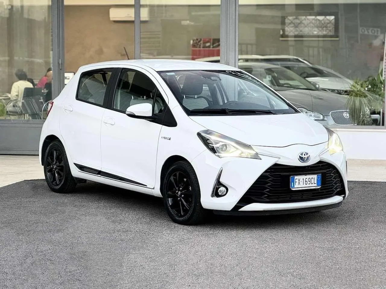 Photo 1 : Toyota Yaris 2019 Hybrid