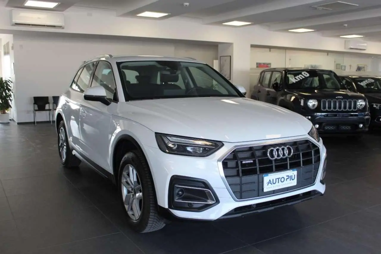 Photo 1 : Audi Q5 2022 Hybride