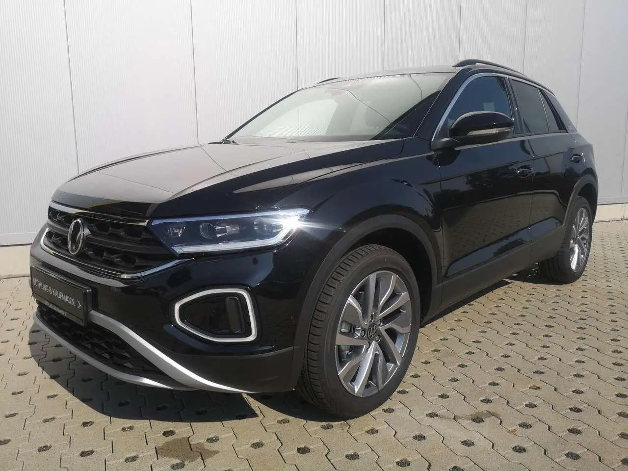 Photo 1 : Volkswagen T-roc 2024 Petrol