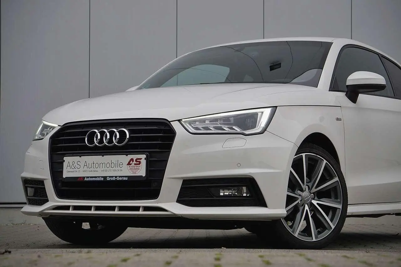 Photo 1 : Audi A1 2017 Petrol