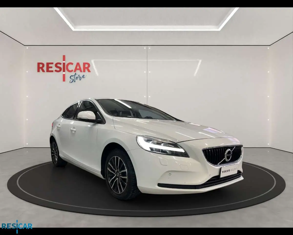 Photo 1 : Volvo V40 2019 Petrol