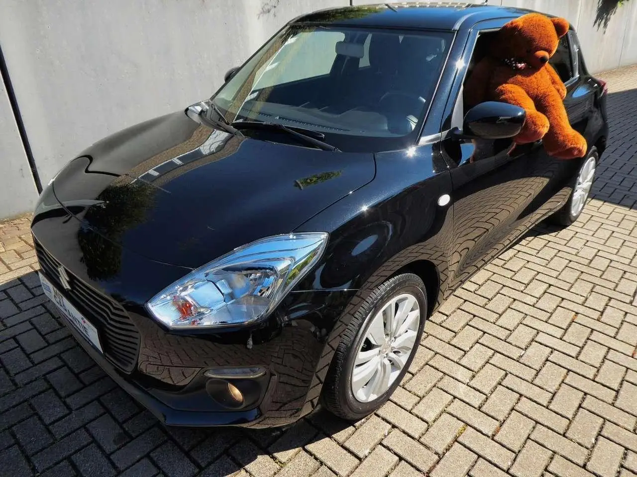 Photo 1 : Suzuki Swift 2019 Petrol