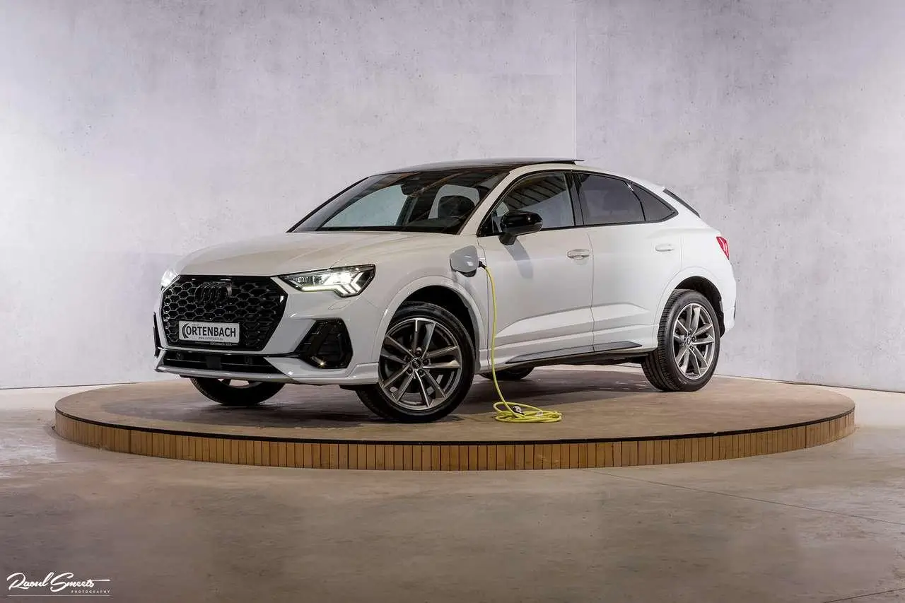 Photo 1 : Audi Q3 2021 Hybrid