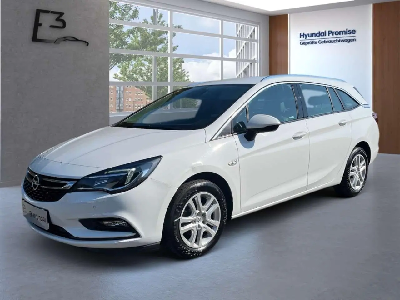 Photo 1 : Opel Astra 2016 Essence