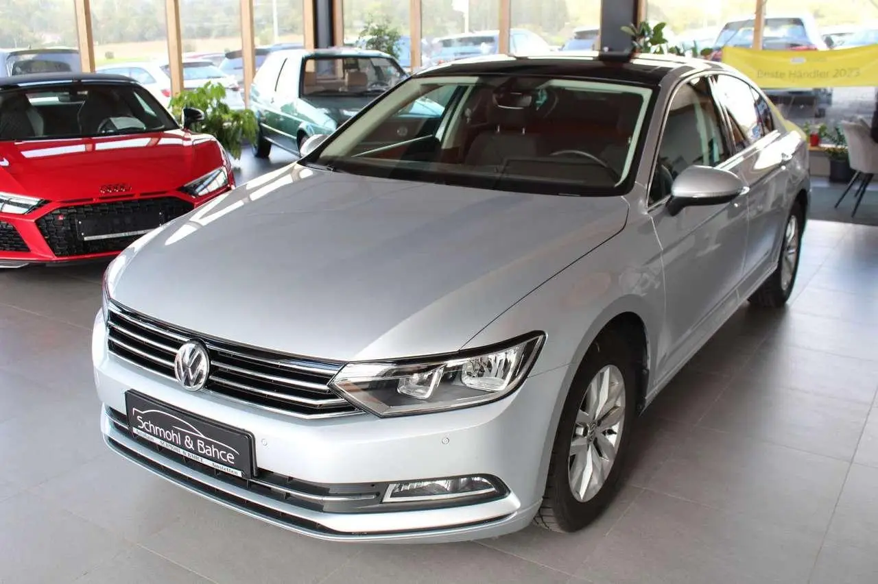 Photo 1 : Volkswagen Passat 2017 Essence