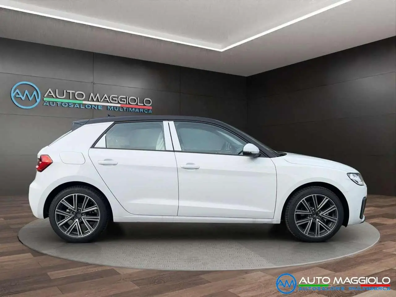 Photo 1 : Audi A1 2024 Essence