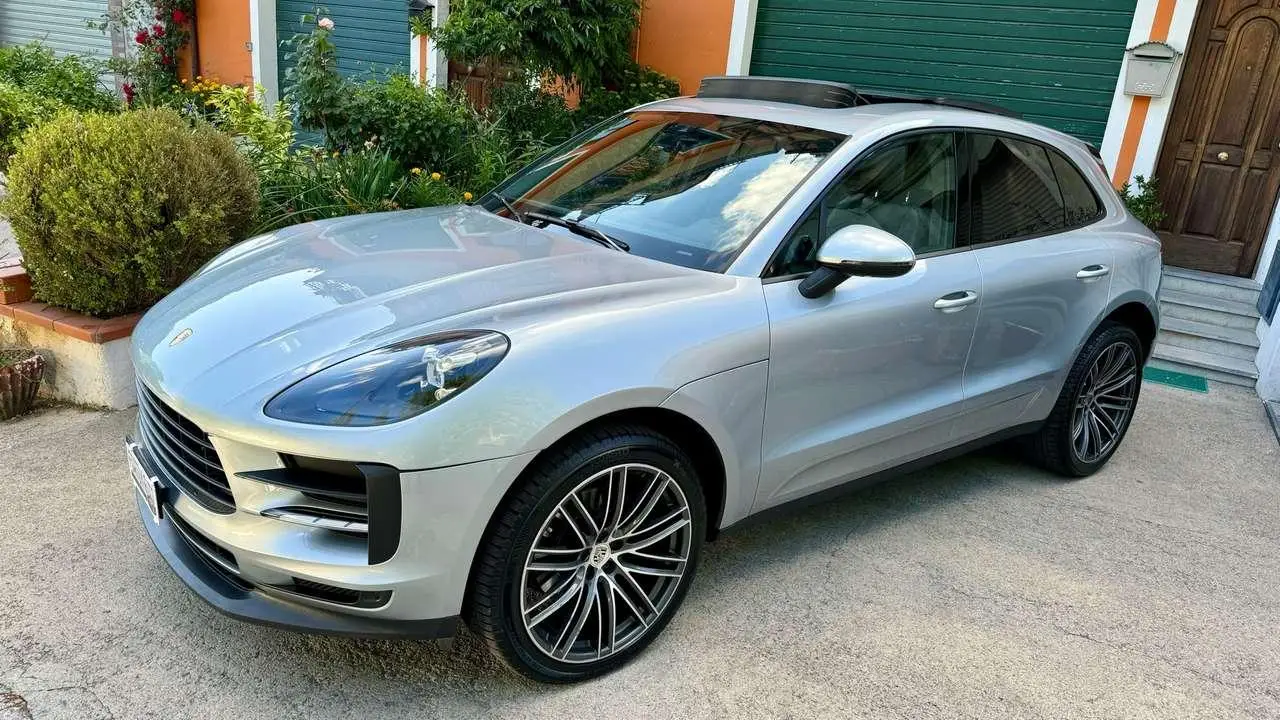 Photo 1 : Porsche Macan 2019 Essence