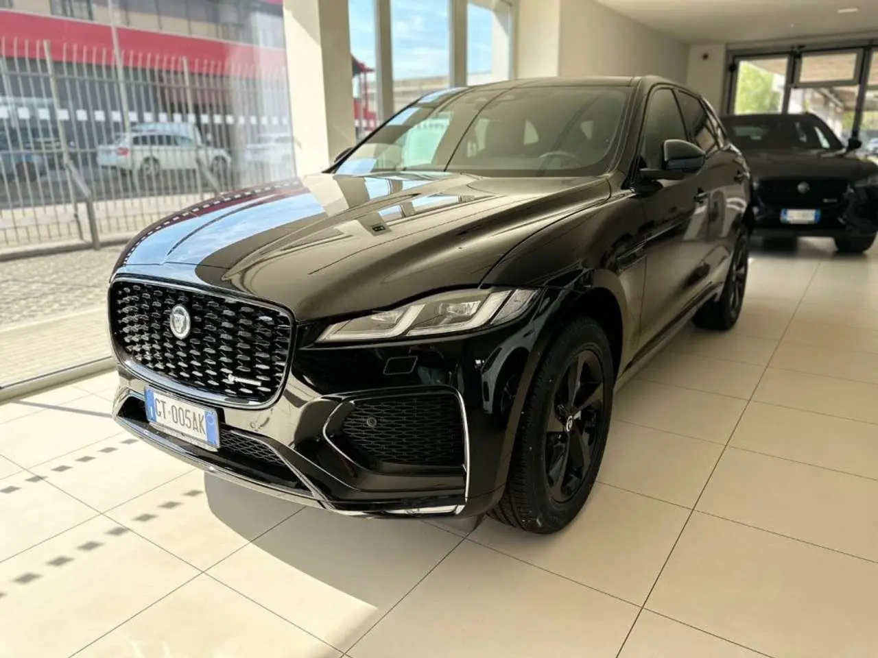 Photo 1 : Jaguar F-pace 2024 Hybrid