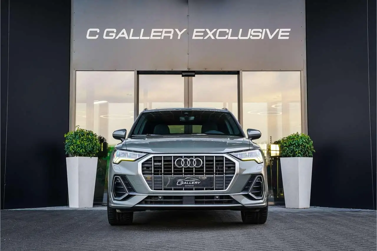 Photo 1 : Audi Q3 2019 Petrol