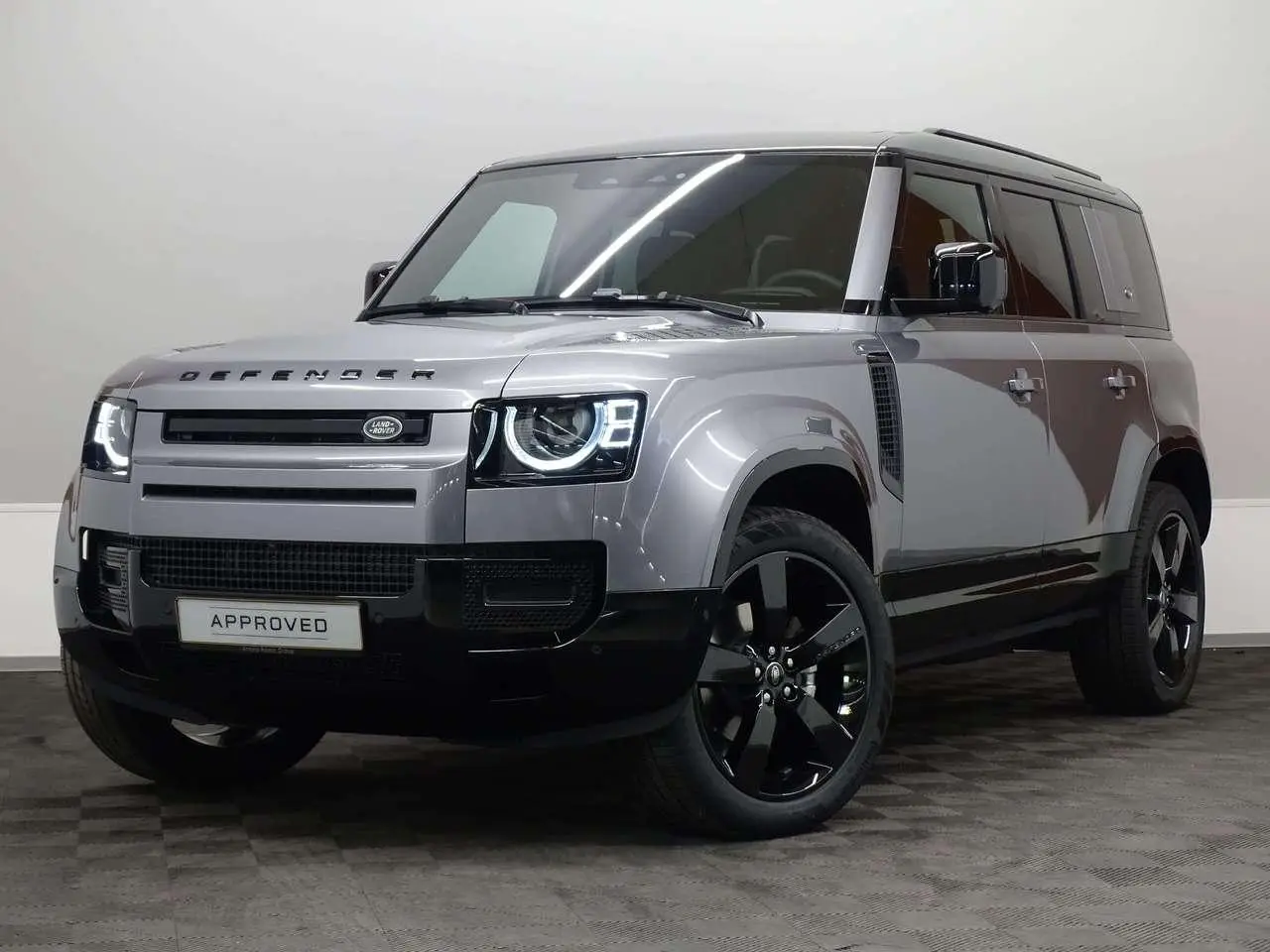 Photo 1 : Land Rover Defender 2024 Hybride