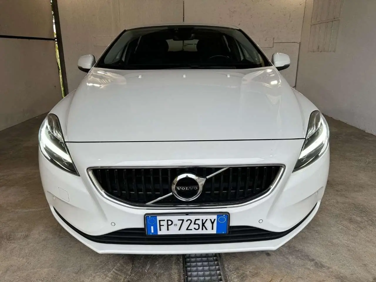 Photo 1 : Volvo V40 2018 Diesel