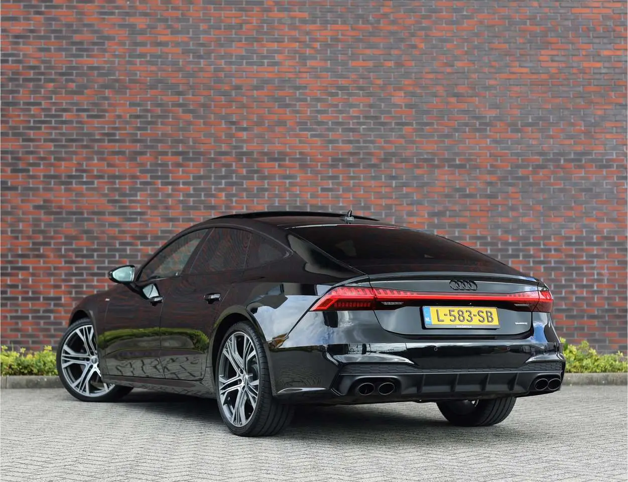 Photo 1 : Audi A7 2018 Petrol