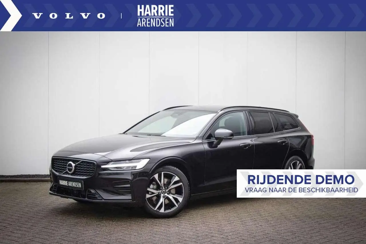 Photo 1 : Volvo V60 2023 Essence