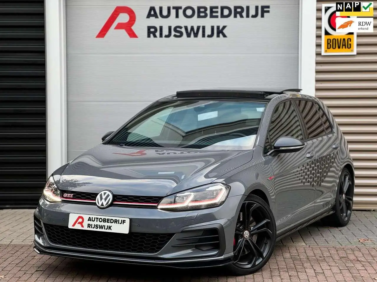 Photo 1 : Volkswagen Golf 2019 Petrol