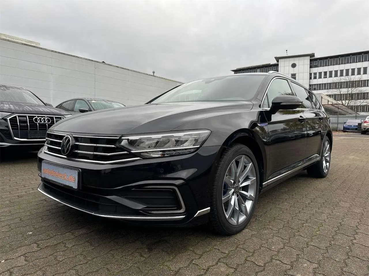 Photo 1 : Volkswagen Passat 2021 Hybrid