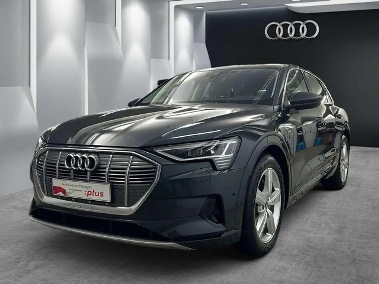 Photo 1 : Audi E-tron 2021 Électrique