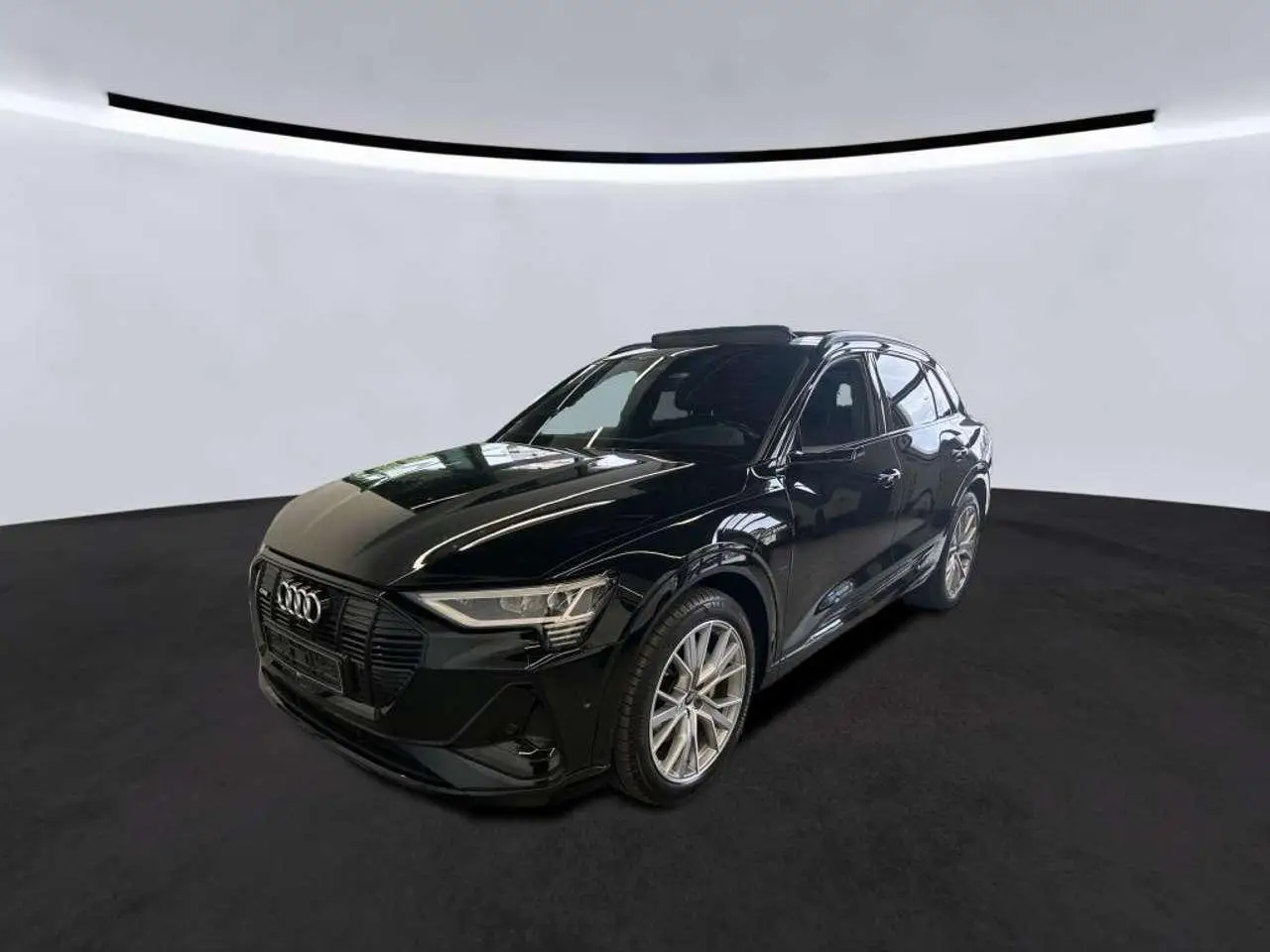 Photo 1 : Audi E-tron 2021 Électrique