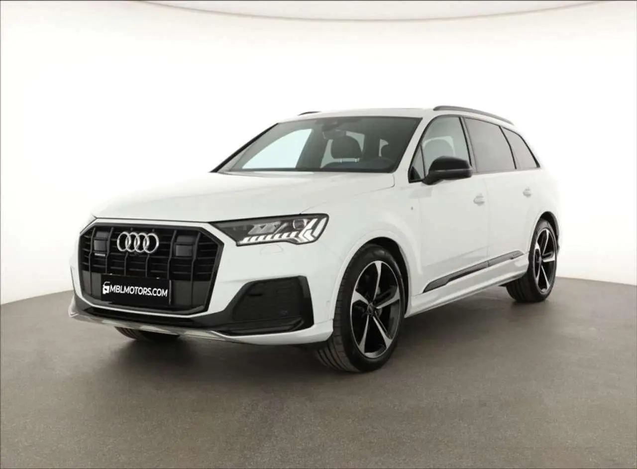 Photo 1 : Audi Q7 2023 Hybride