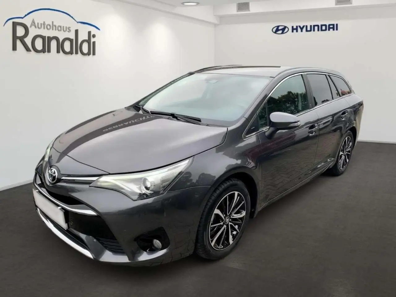 Photo 1 : Toyota Avensis 2018 Essence