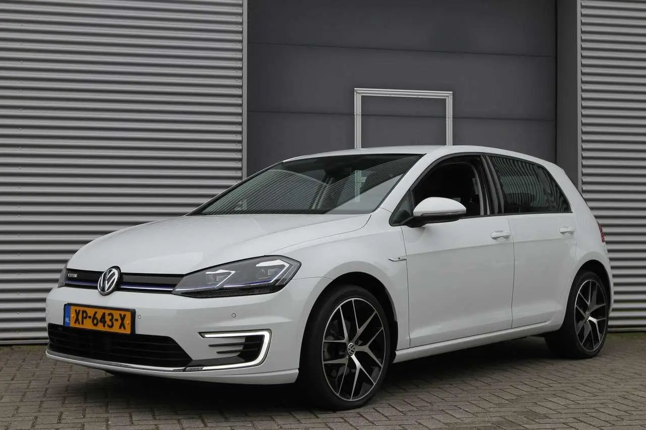 Photo 1 : Volkswagen Golf 2019 Électrique