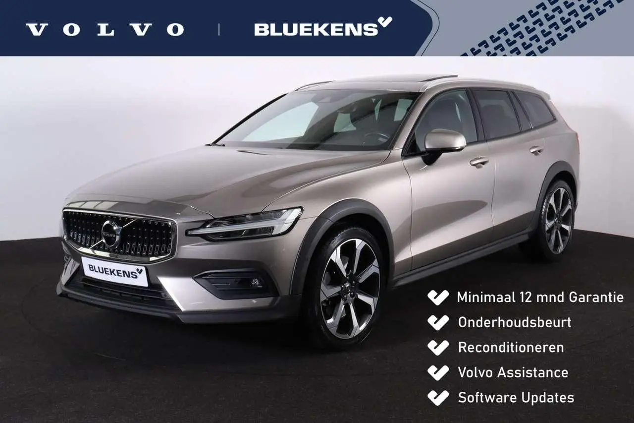 Photo 1 : Volvo V60 2019 Petrol