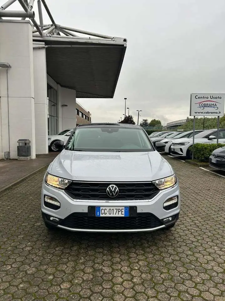 Photo 1 : Volkswagen T-roc 2021 Essence