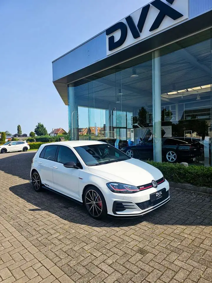 Photo 1 : Volkswagen Golf 2019 Essence