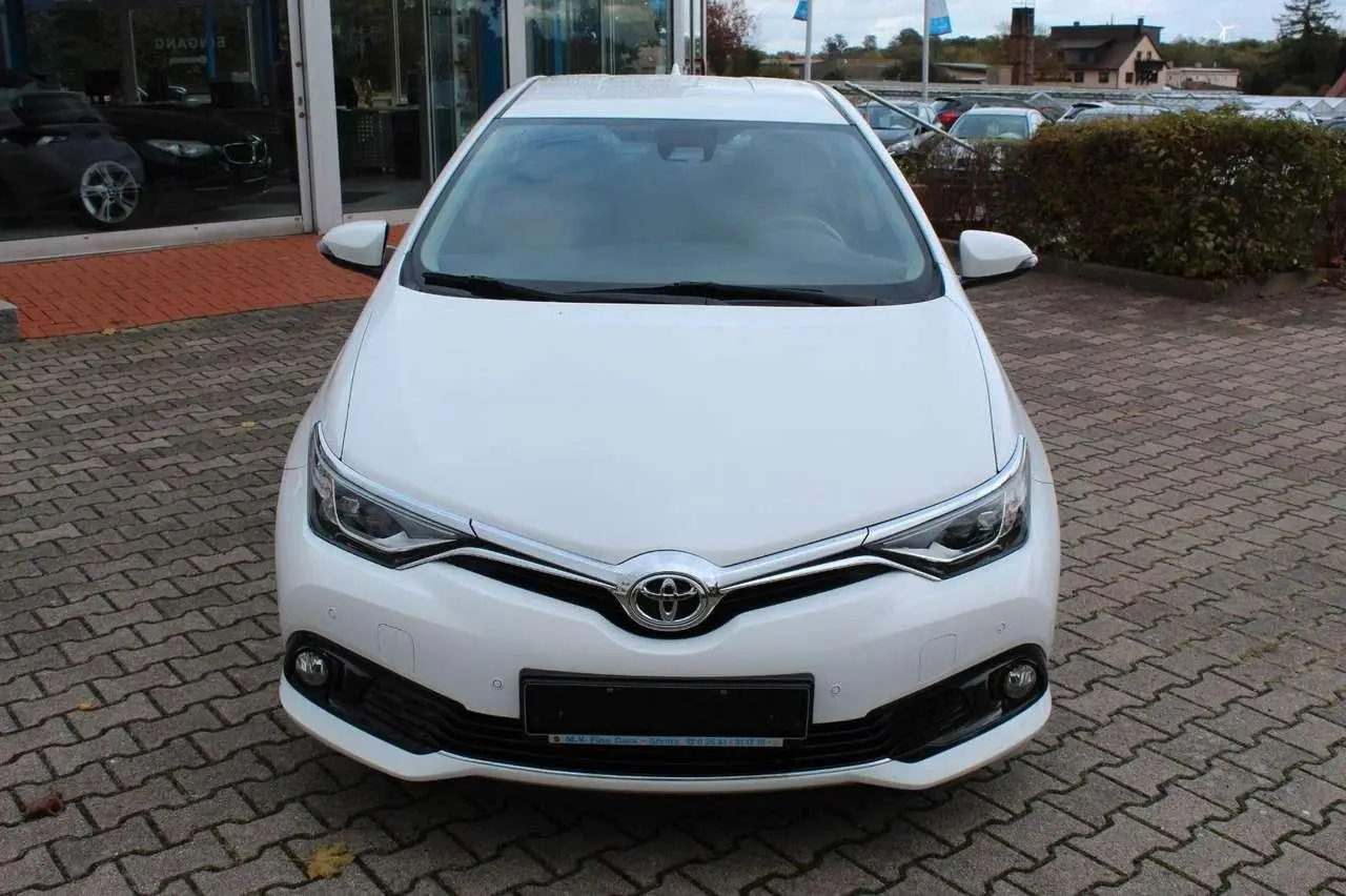 Photo 1 : Toyota Auris 2016 Essence