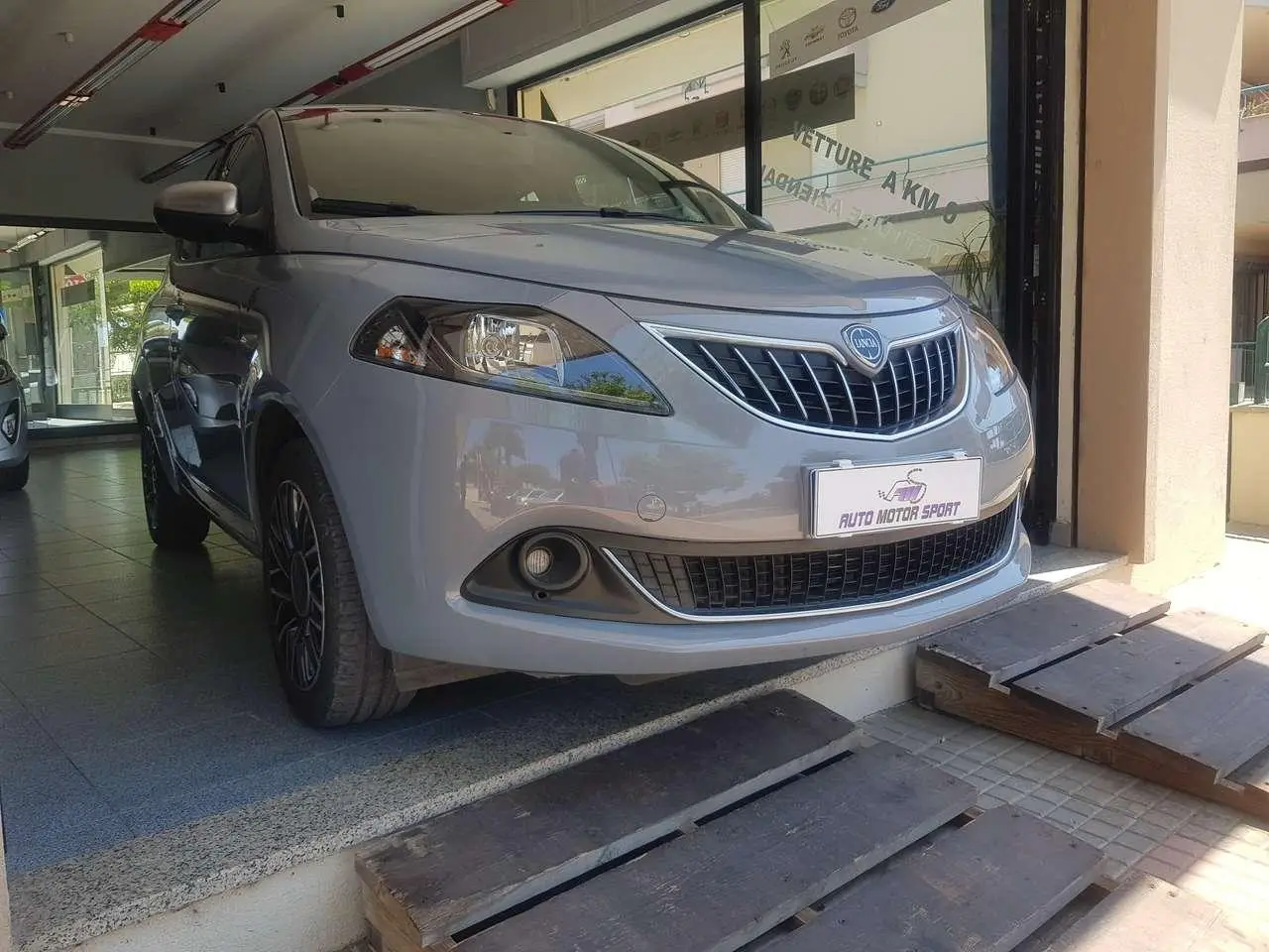 Photo 1 : Lancia Ypsilon 2022 Petrol