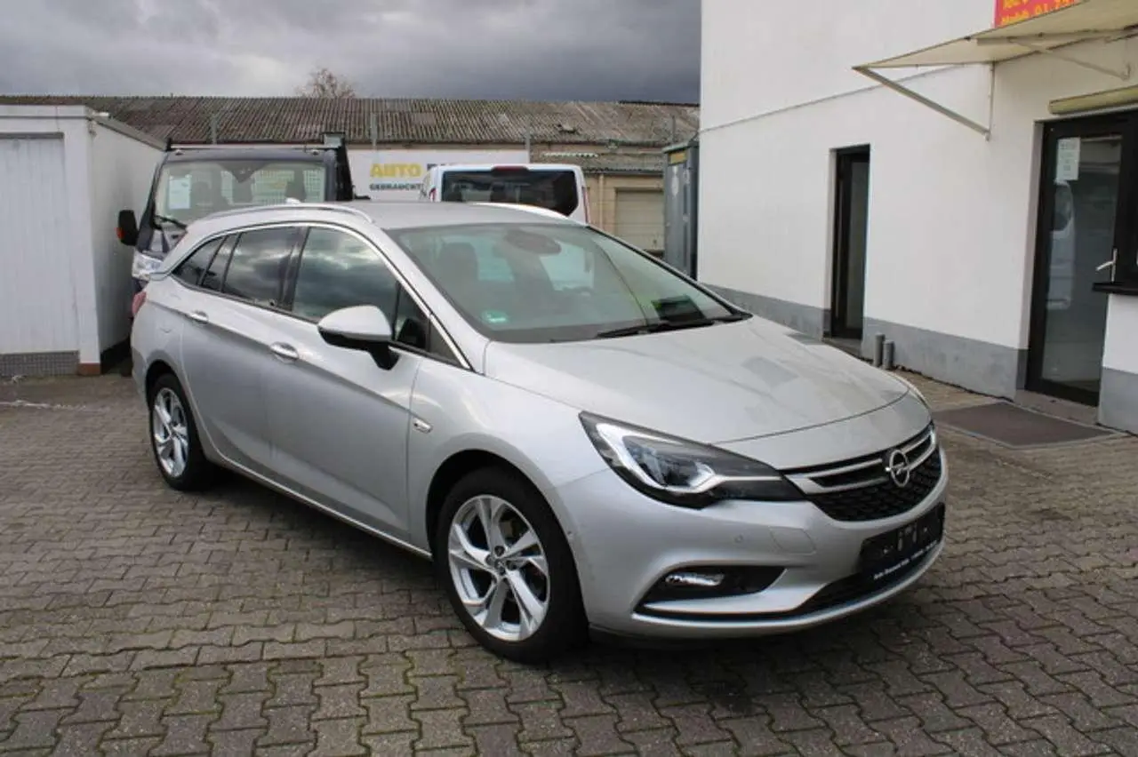 Photo 1 : Opel Astra 2016 Essence