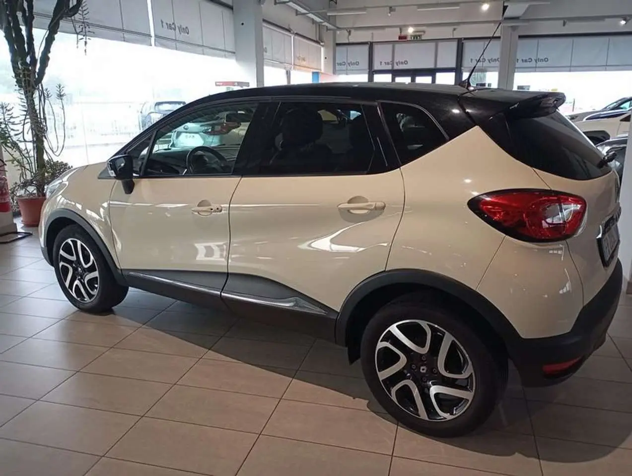 Photo 1 : Renault Captur 2016 Petrol