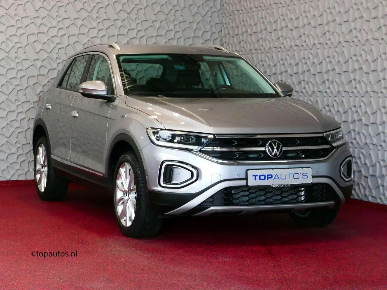 Photo 1 : Volkswagen T-roc 2023 Essence