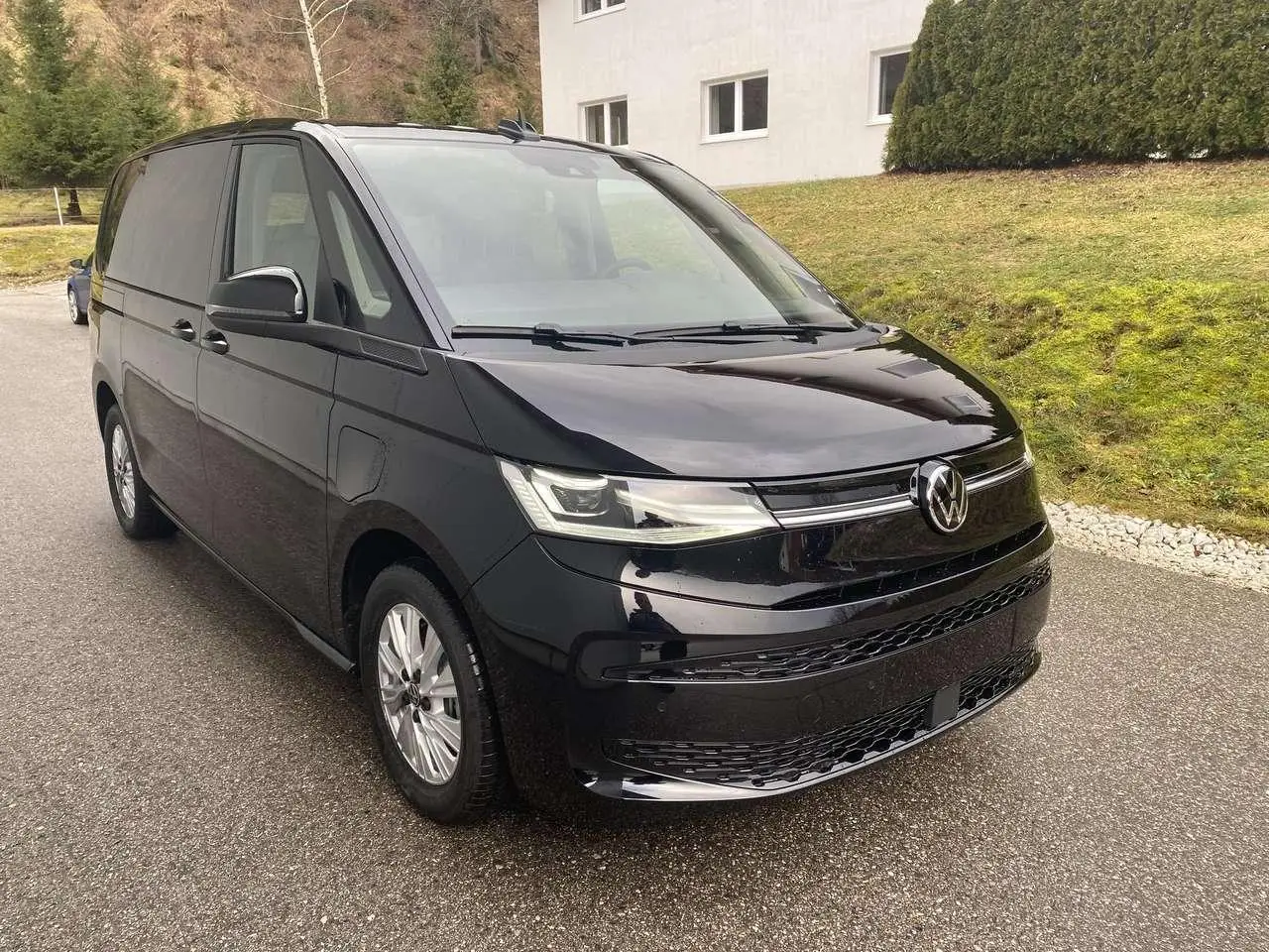 Photo 1 : Volkswagen T7 2024 Hybrid